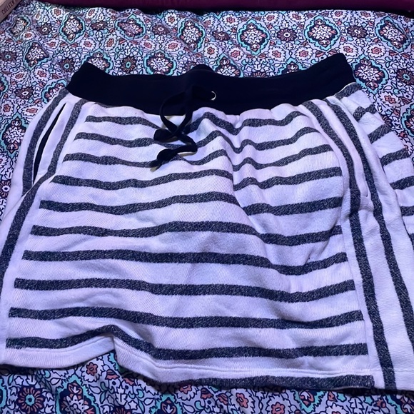 Skirt with shorts built inside them. - Picture 1 of 1